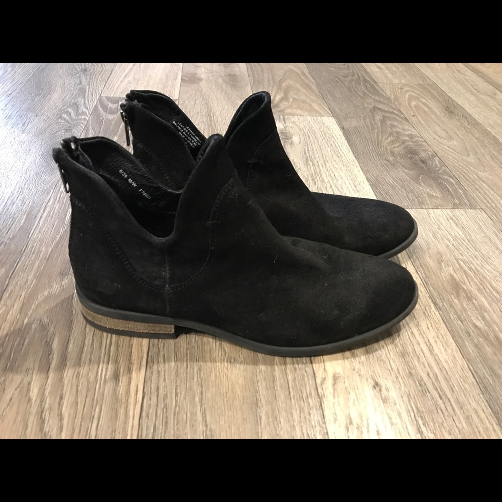 Born leather suede boots